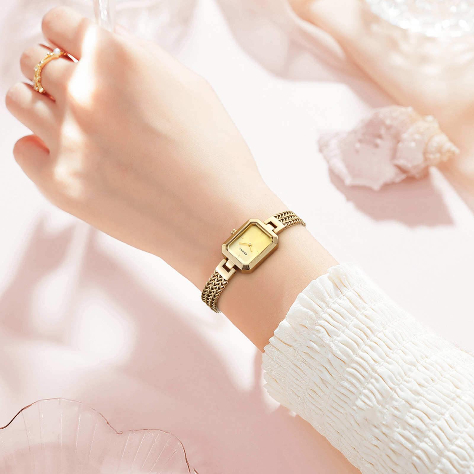 Berny Gold Horloge Voor Vrouwe - Mystery Jewelry Jar Watches recensie en prijs